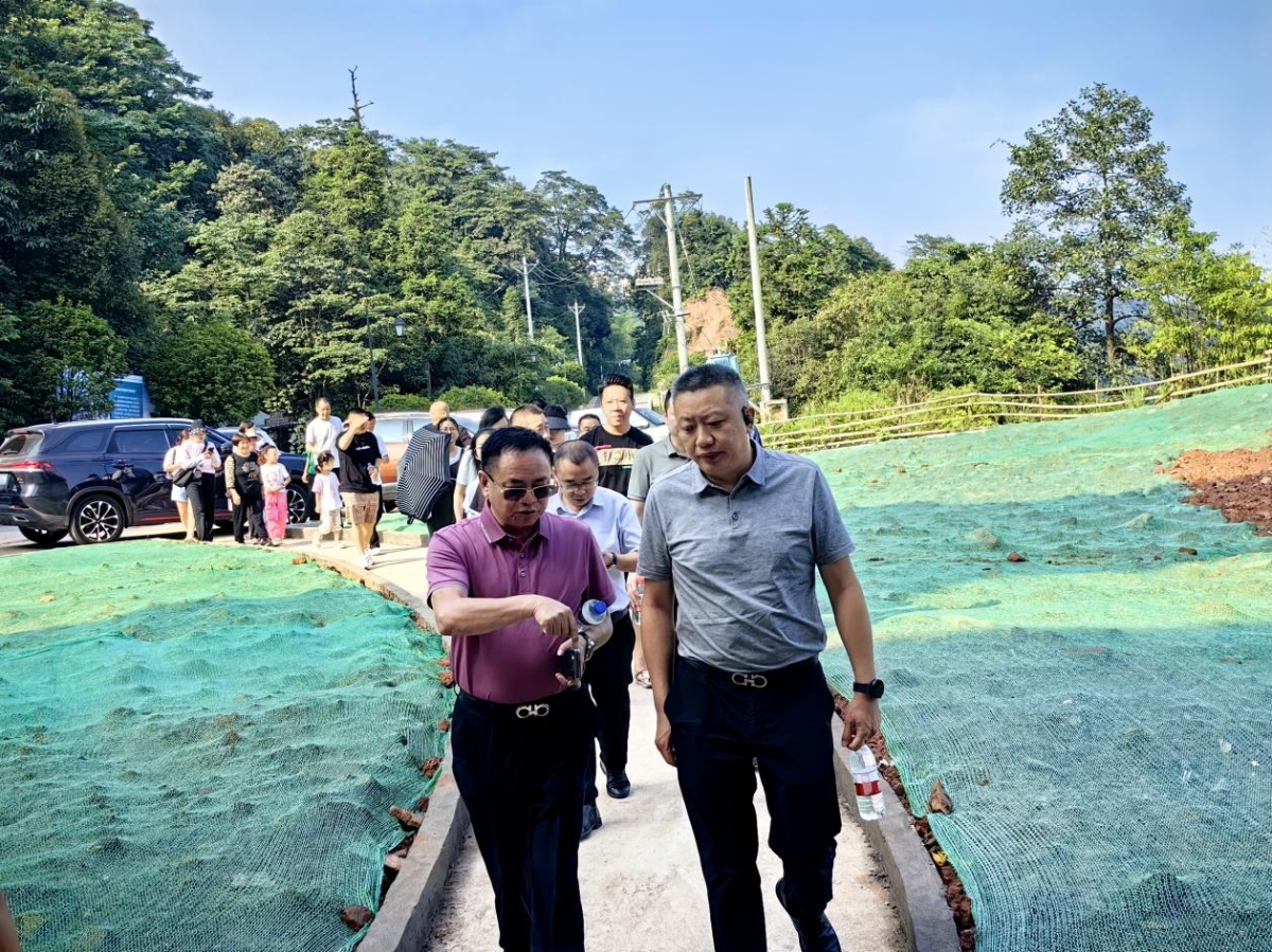 调研天鹅堡教学基地 开辟红色教学新线路